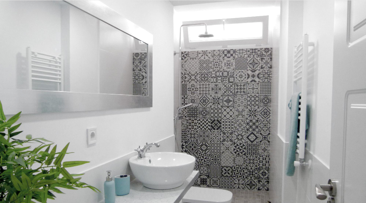 Baño con azulejo hidráulico